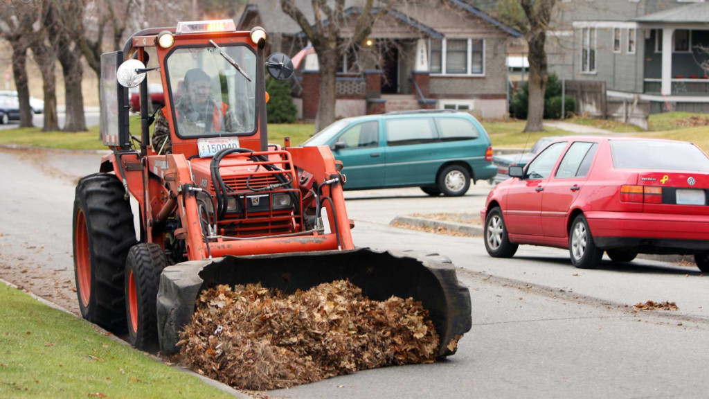 Browne’s Addition residents asked to move vehicles for leaf pickup crews