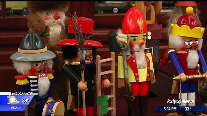 Seniors learn about Nutcrackers from owner of world’s second-largest collection