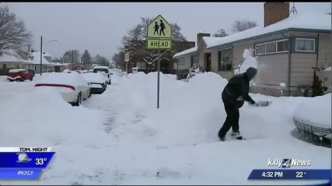 Spokane residents tackle snow during Stage 2 Snow Event