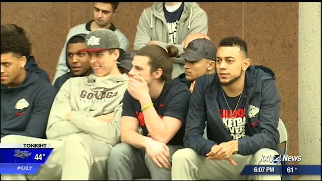 Students and fans welcome Zags home