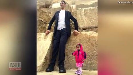 World’s tallest man meets world’s shortest woman