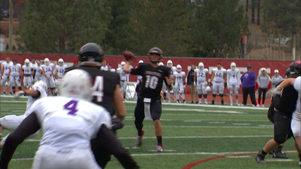 Linfield edges Whitworth in overtime, 38-31 for NWC title