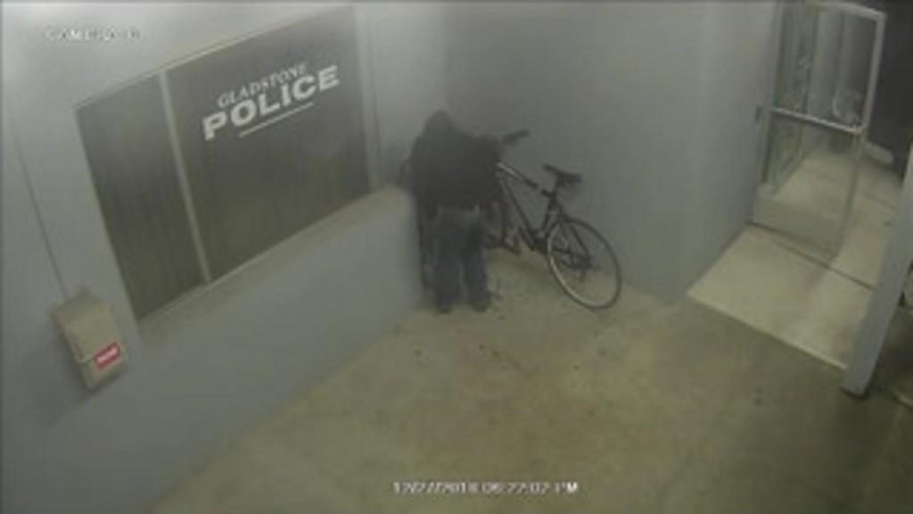 Suspect tries to steal bike from Oregon police station