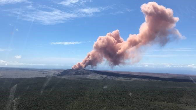 Volcano erupts in Hawaii