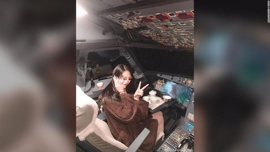 Chinese airline executives punished amid photo outrage