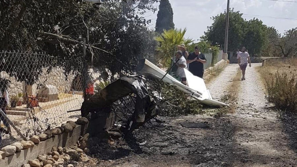 7 dead after small plane and helicopter collide on Spanish Mallorca