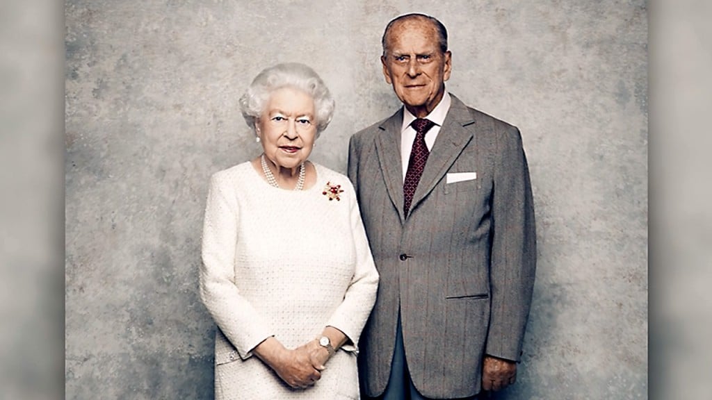 Elizabeth, Philip mark 70th anniversary with new portraits