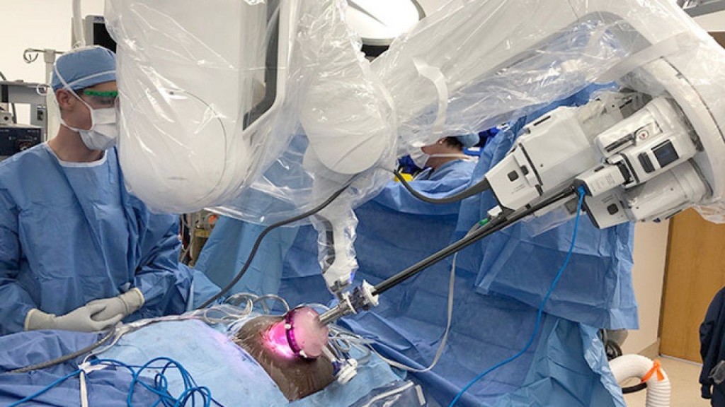 World’s first kidney transplant using single-incision robot performed