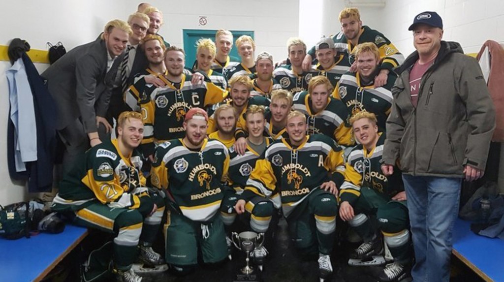 At least 15 killed in bus crash involving Canadian junior hockey team