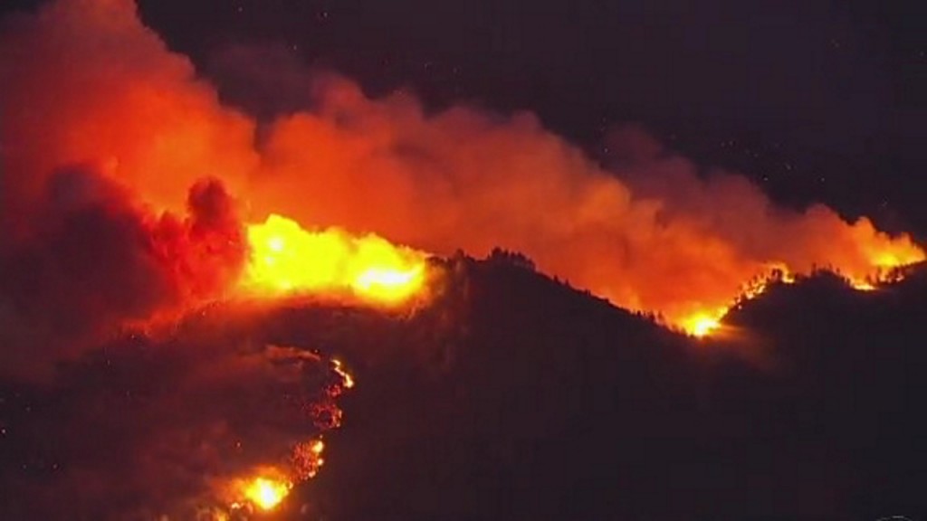 Northern California wildfire threatens hundreds of homes