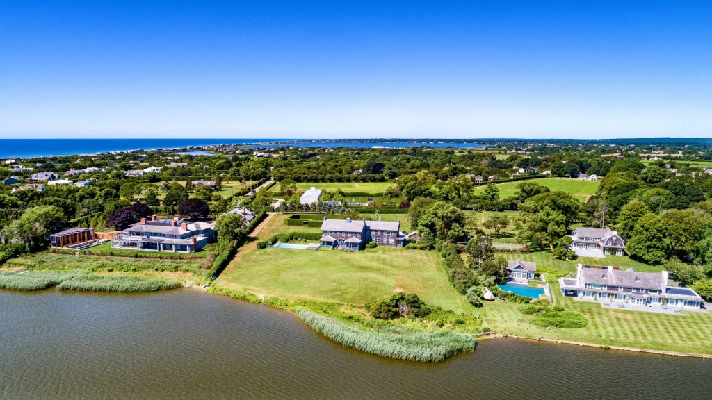 Luxury homes in Hamptons selling at steep discounts