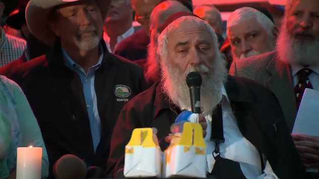 Wounded rabbi addresses congregation moments after shooting