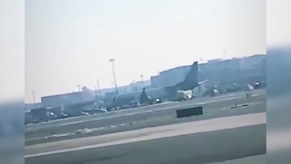 Flight makes emergency landing at Newark airport