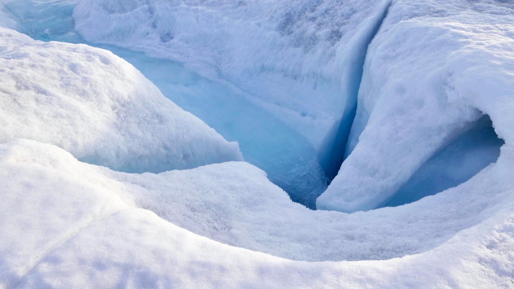 Greenland loses 2 billion tons of ice in one day
