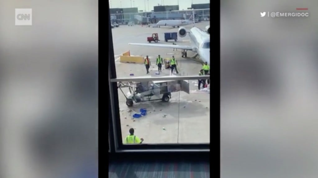 Catering cart causes chaos at Chicago airport