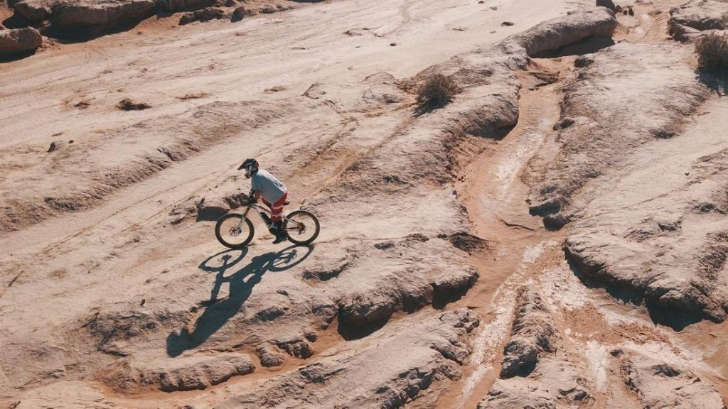 15-year-old triumphs in Moroccan desert challenge — on e-bike