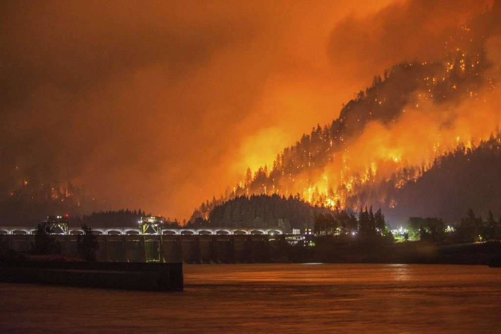 Fire or volcano? Oregon blaze sparks eruption comparisons