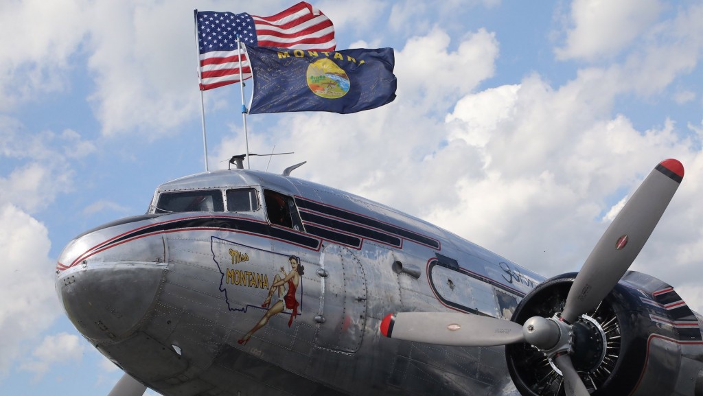 WWII-era plane to deliver aid to Bahamas