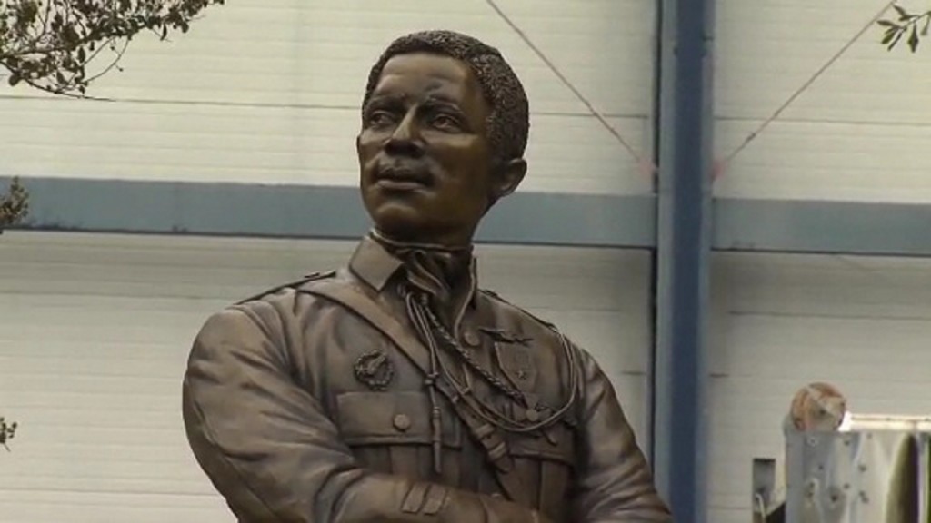 First African-American fighter pilot now has statue at aviation museum
