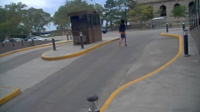 Inmate casually strolls out of jail and escapes