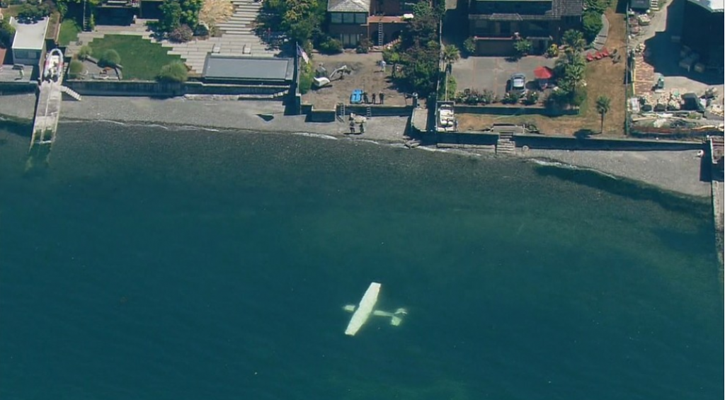 Small plane crashes into water off Seattle