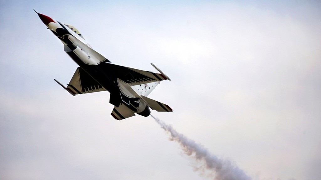 Skydivers narrowly avoid collision with US fighter jets