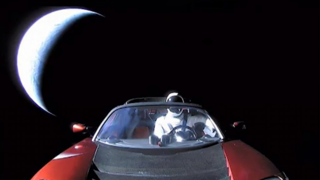 ‘Starman’ in Tesla heads toward sun