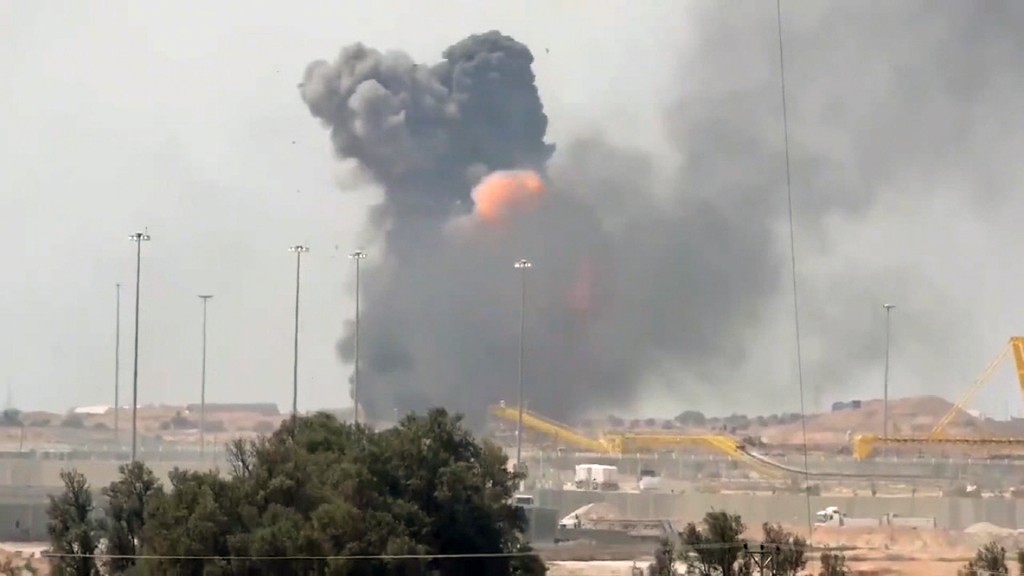 Gaza rocket fire prompts Israeli air strikes