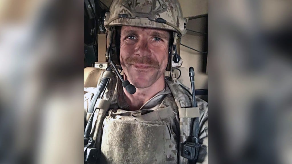 Witness in murder trial of Navy SEAL says he didn’t see any stab wounds