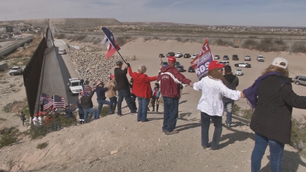 Trump supporters form human wall at southern border
