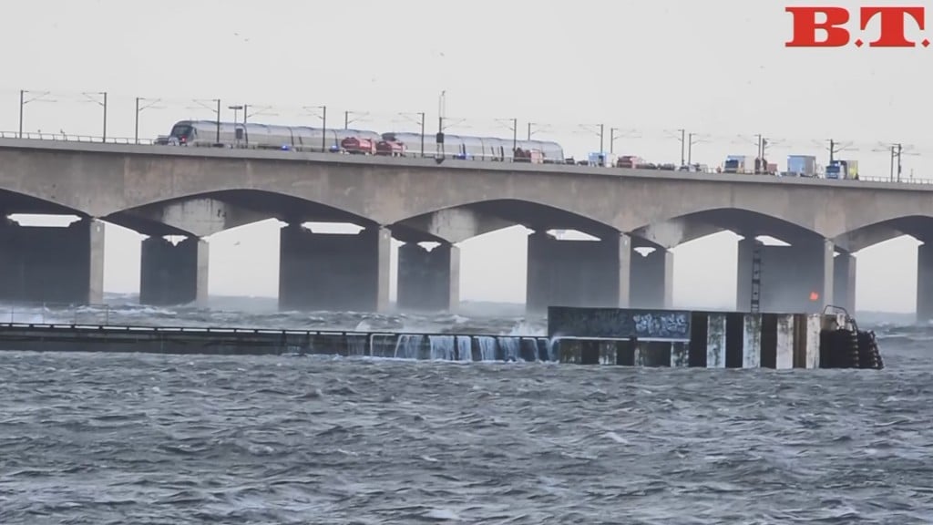 6 killed in train accident on Danish bridge