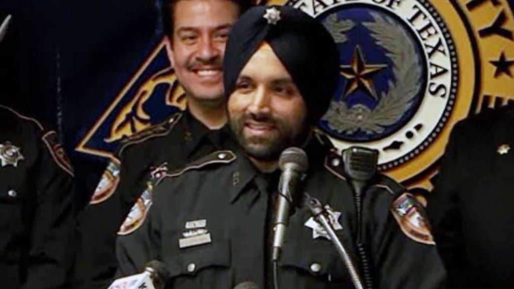 Sandeep Dhaliwal made history as Harris County’s first Sikh deputy