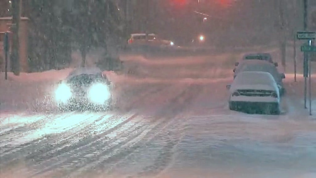 New England faces snowy commute as storm lingers