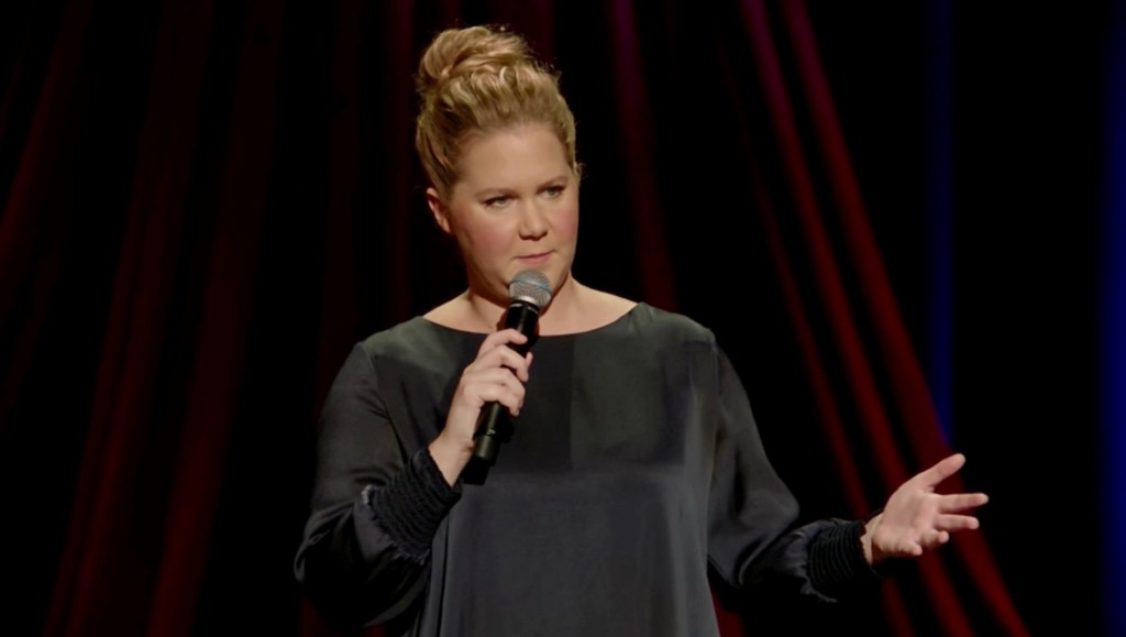 Amy Schumer returns to stage 14 days after giving birth