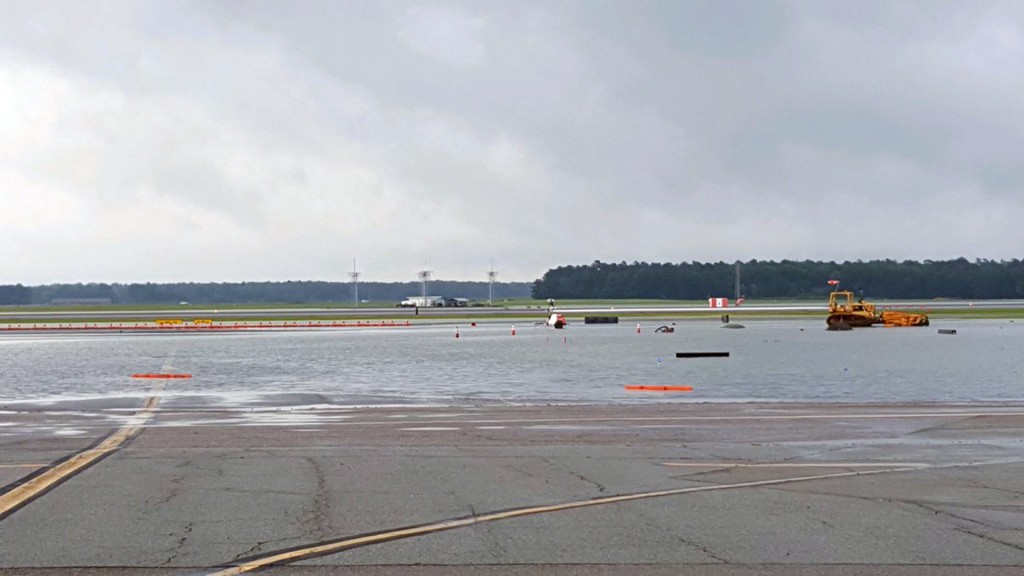 Heavy rain closes Richmond airport for several hours