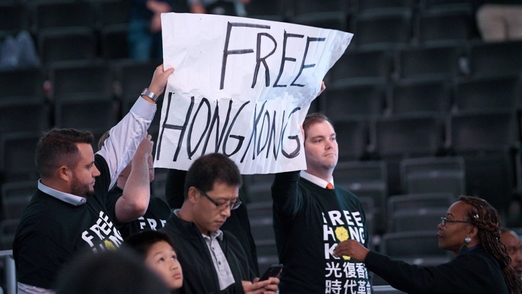 Pro-Hong Kong signs confiscated at the Washington Wizards game