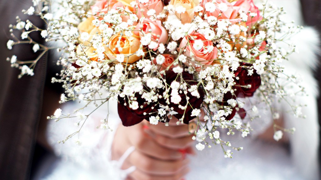 How to find cheap wedding flowers