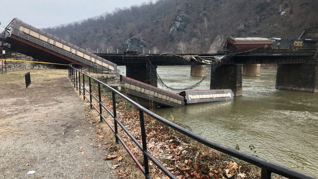 Maryland-bound train derails, two cars fall into Potomac River