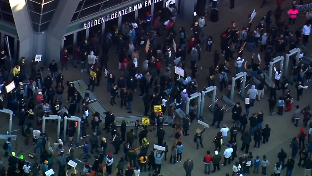 Protesters block NBA arena over fatal Sacramento police shooting