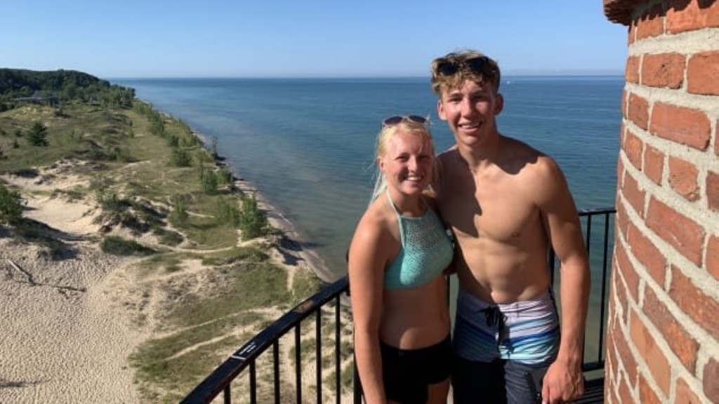 Teens water-ski 62 miles across Lake Michigan