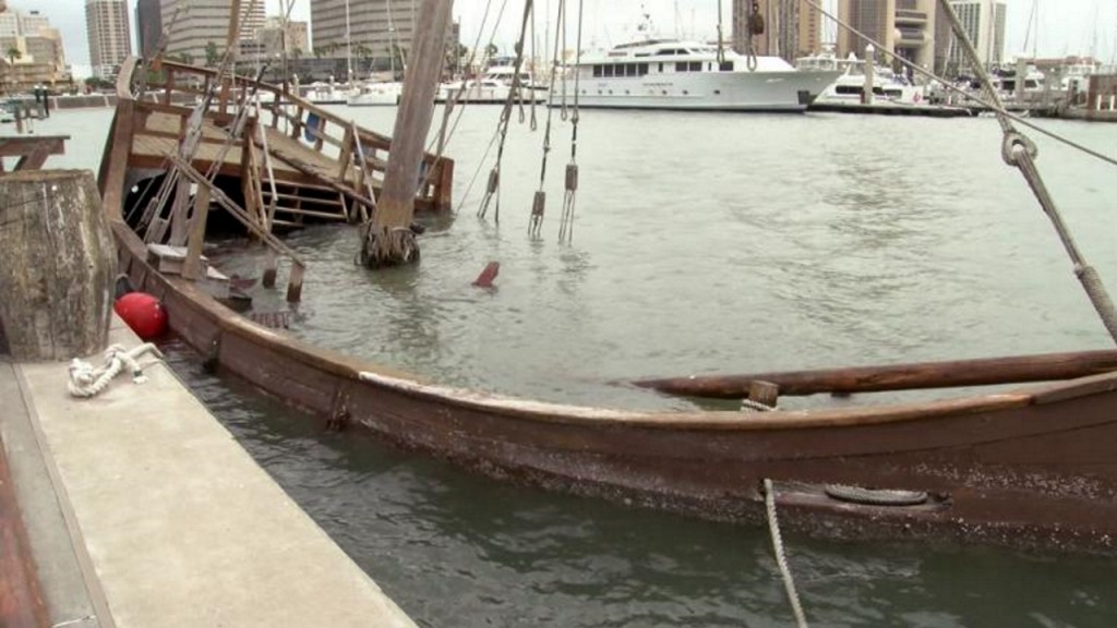 Replica of Columbus ship sinks in Texas