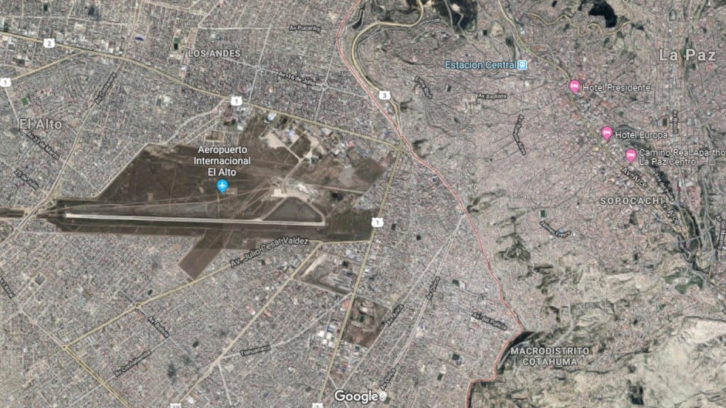 Plane skids off runway at Bolivian airport