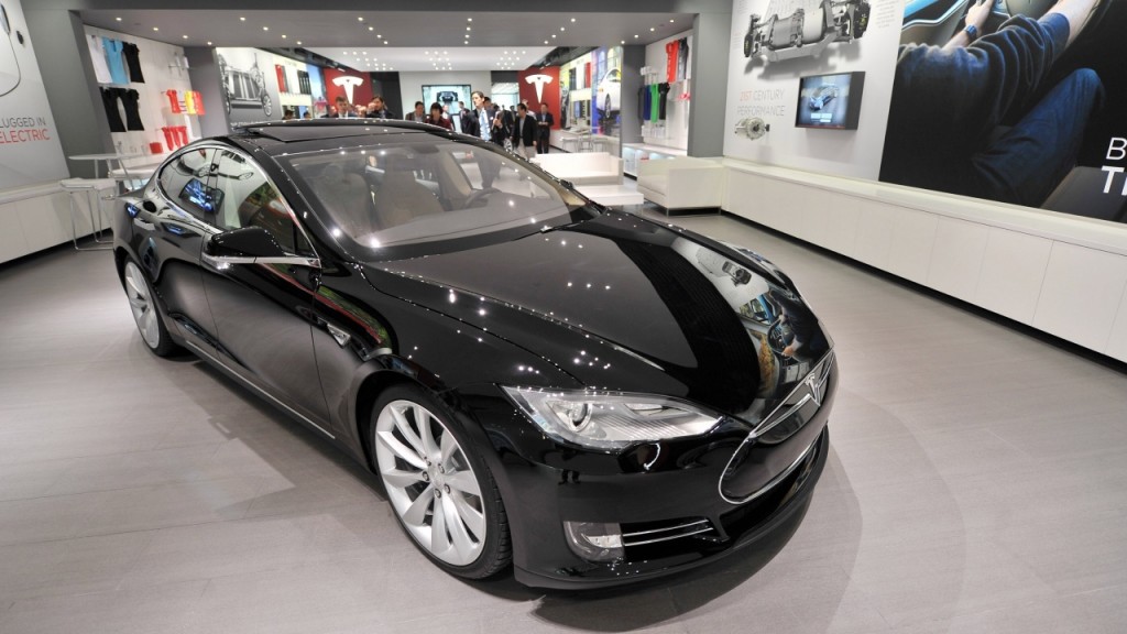 Tesla’s black paint just got $1,000 more expensive