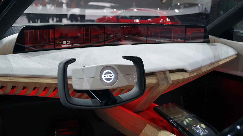 Go in and around the Nissan Xmotion Concept