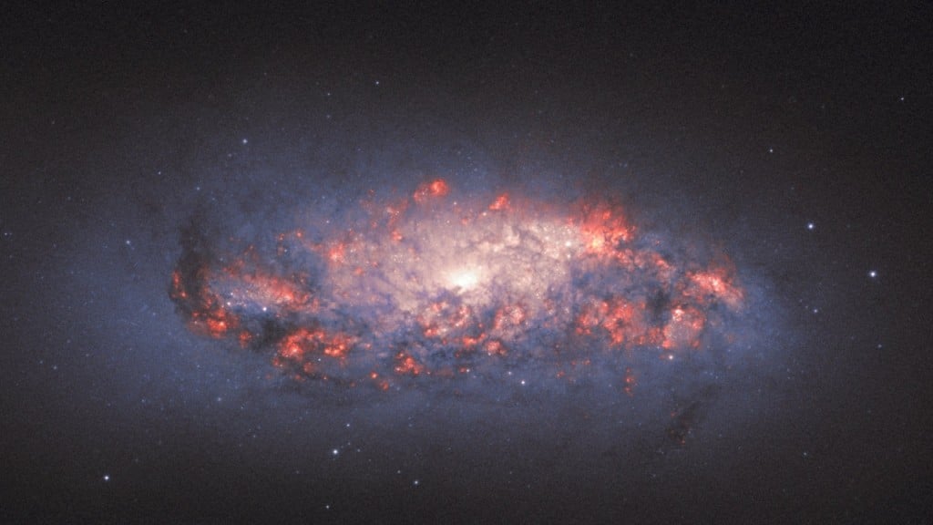Hubble spies a spiral galaxy 70 million light-years away