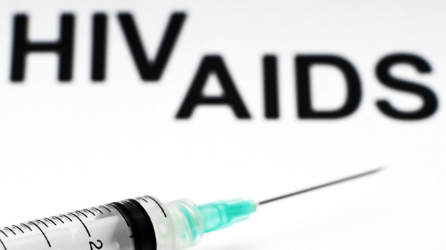 40% of people with HIV transmit most new infections in the US