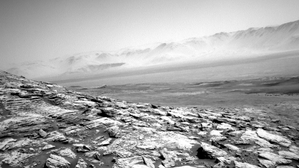 NASA’s Curiosity rover snaps image of Mars horizon