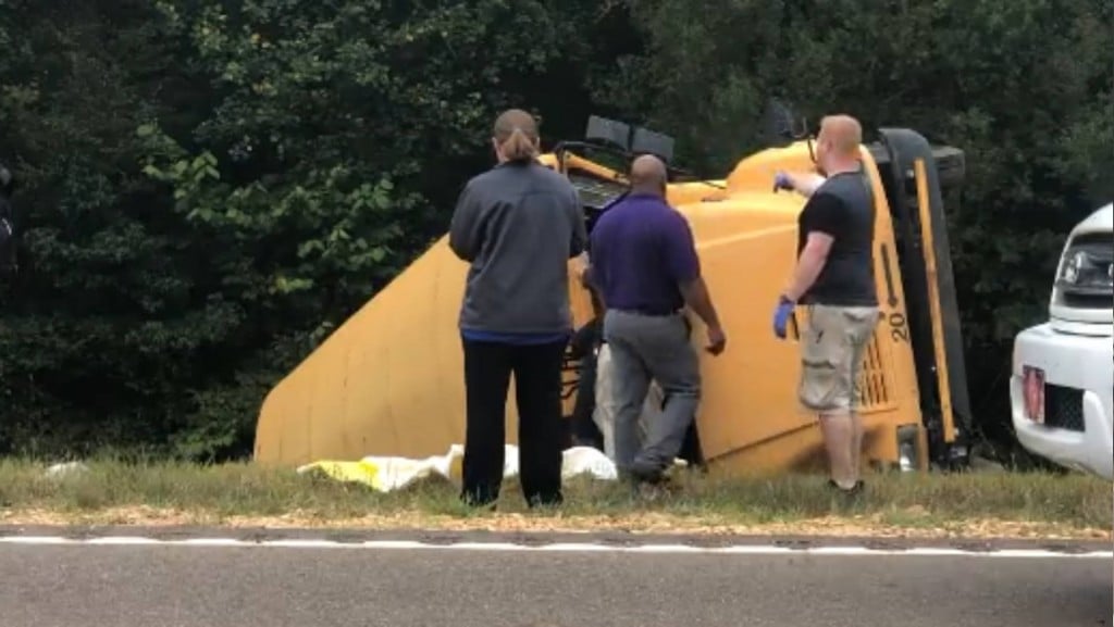 Driver killed, 7 children hurt in Mississippi bus crash