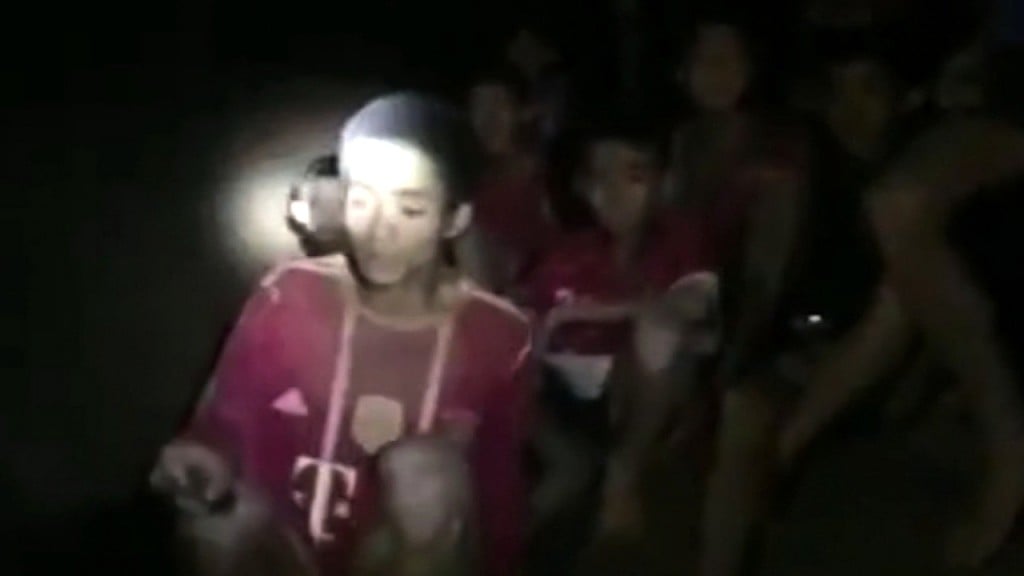 Parents of trapped Thai boys in dark about their children