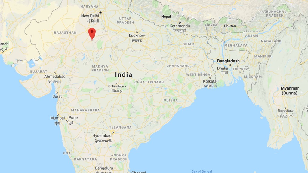 India bus crash kills 33 Hindu pilgrims